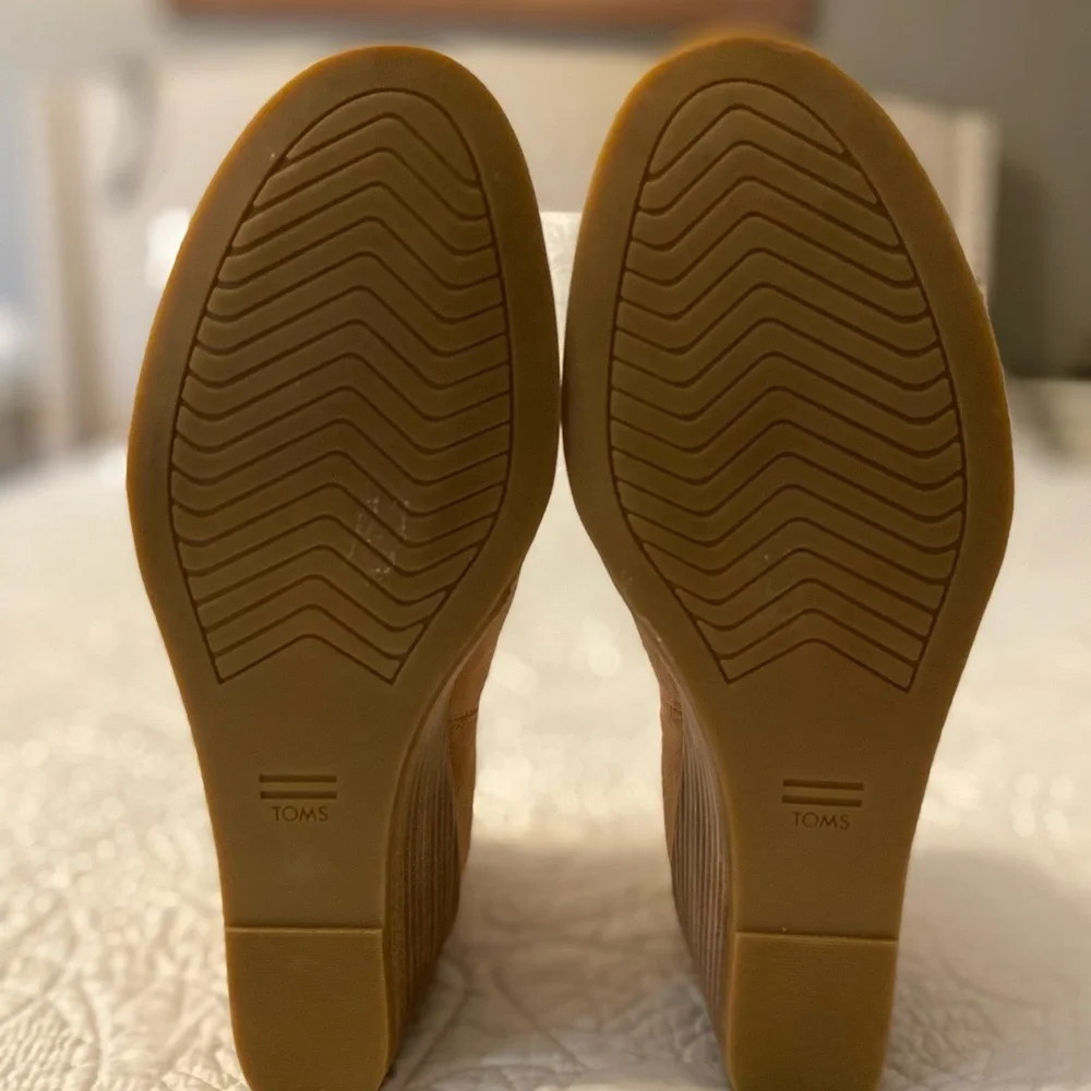 Toms Tan Ankle Booties - Picture 5 of 8